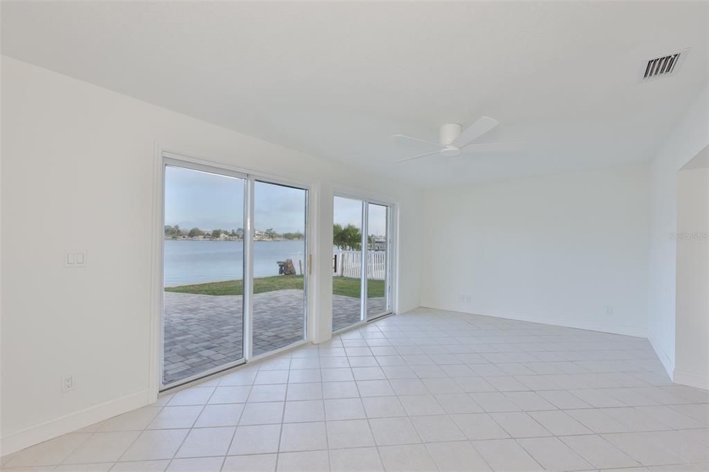 На продажу: $1,199,900 (0.15 acres)