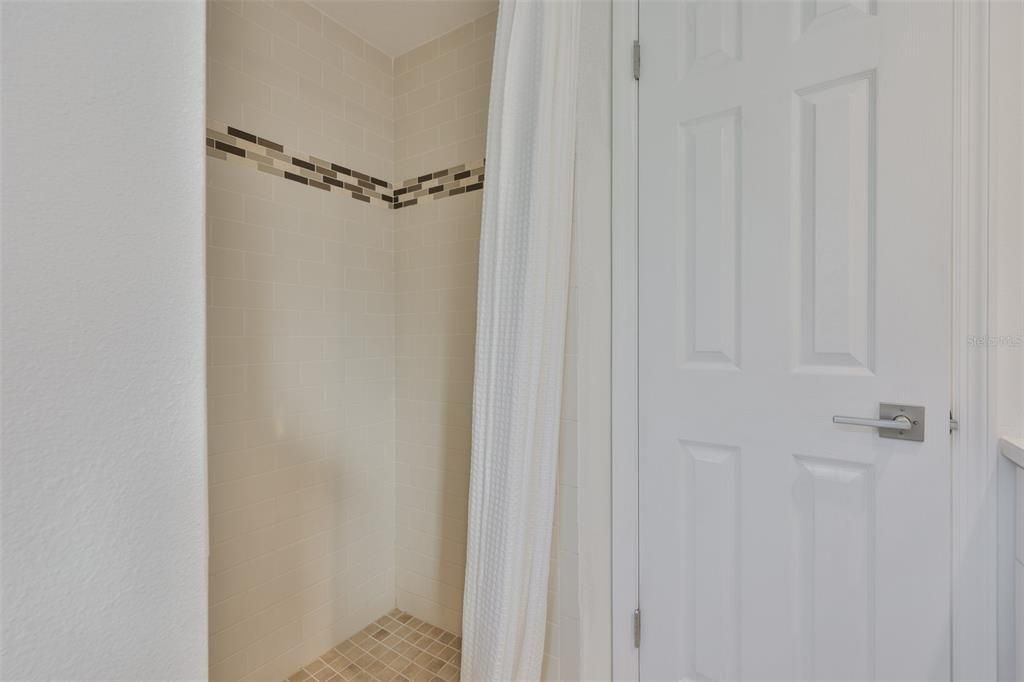 На продажу: $1,199,900 (0.15 acres)