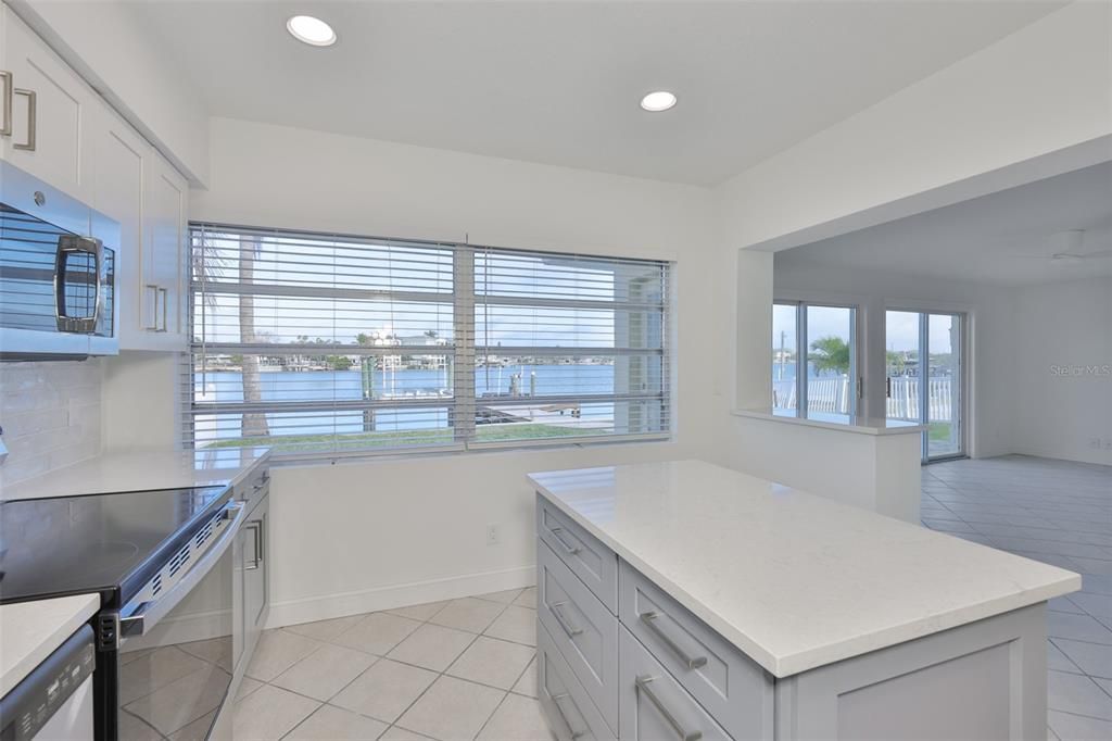 На продажу: $1,199,900 (0.15 acres)