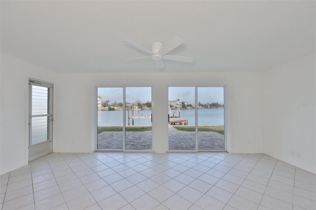 На продажу: $1,199,900 (0.15 acres)