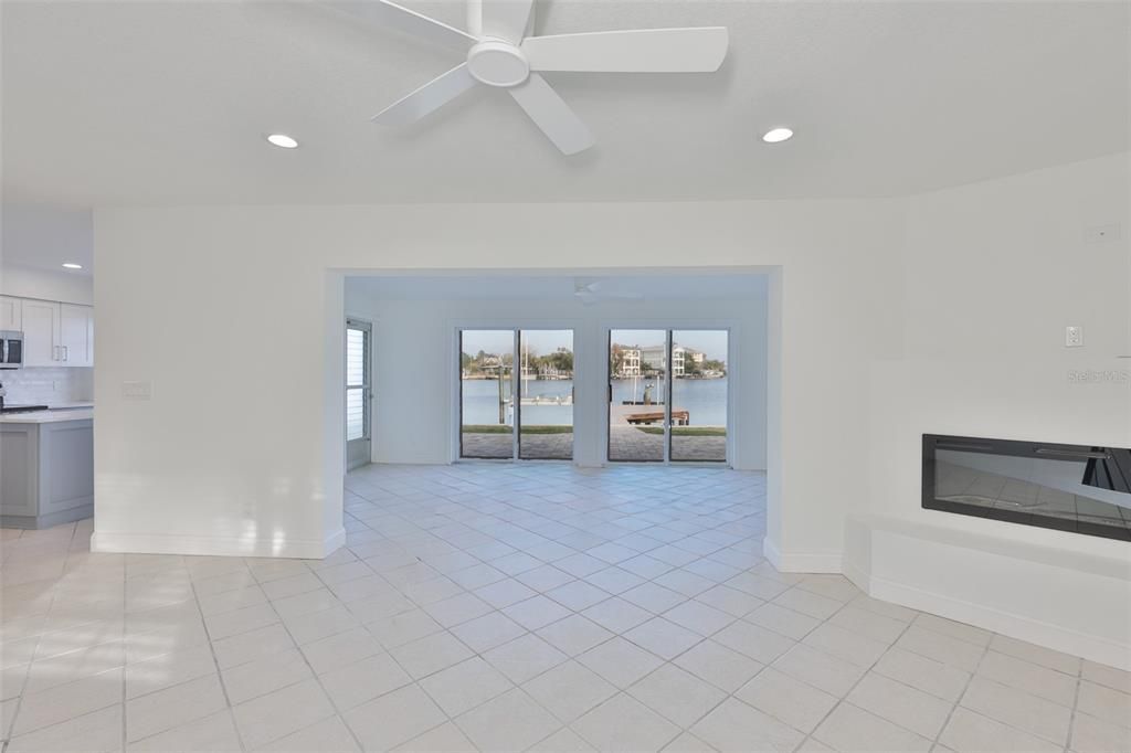 На продажу: $1,199,900 (0.15 acres)