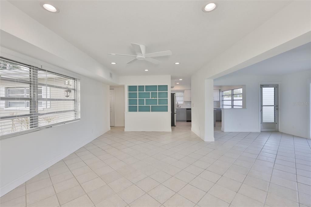 На продажу: $1,199,900 (0.15 acres)