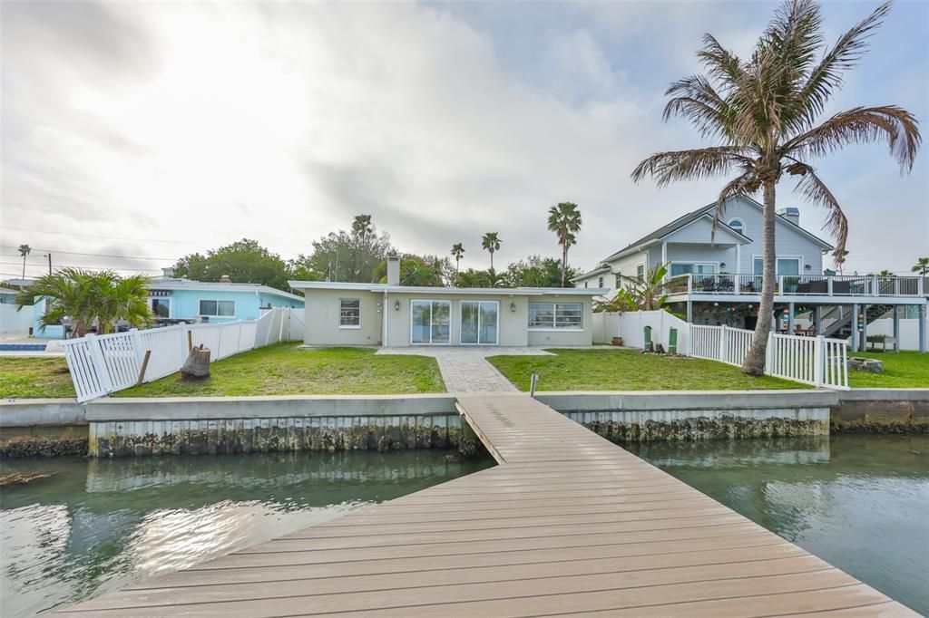 На продажу: $1,199,900 (0.15 acres)