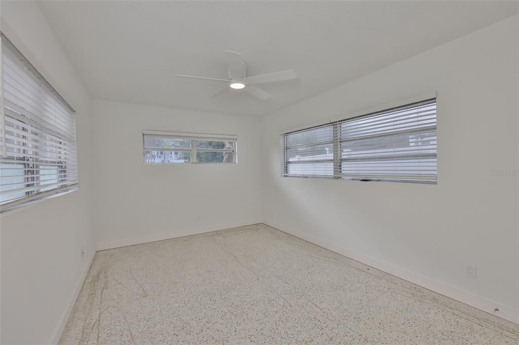 На продажу: $1,199,900 (0.15 acres)