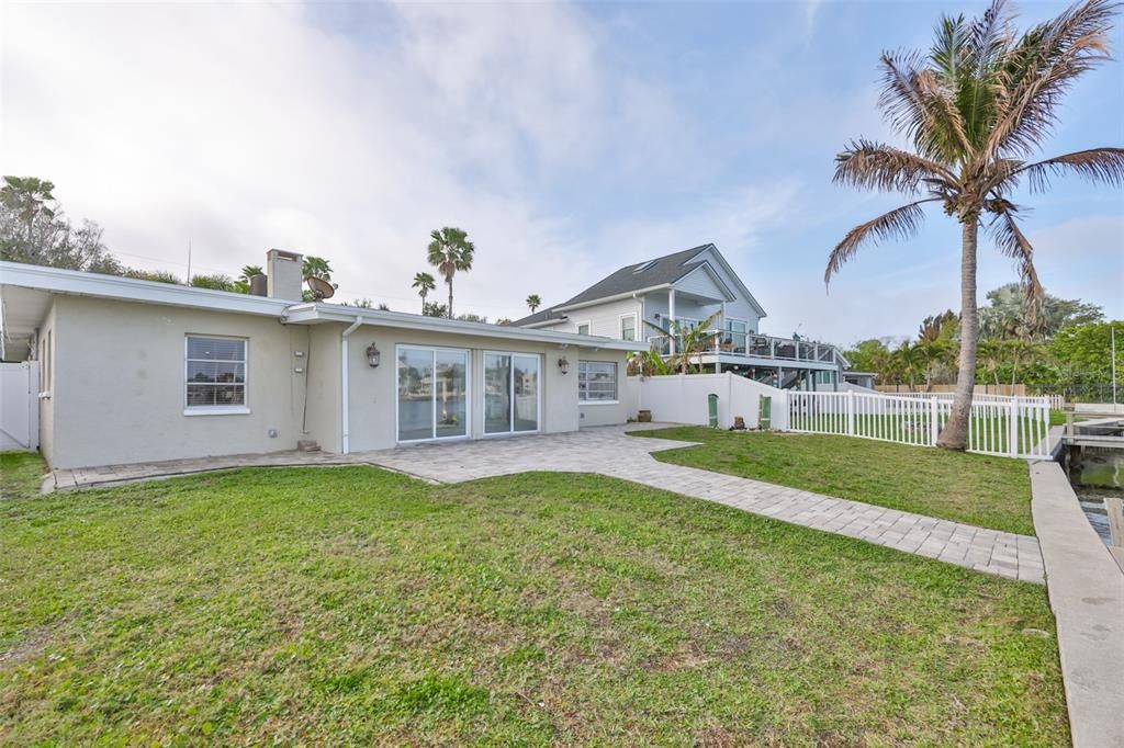 На продажу: $1,199,900 (0.15 acres)