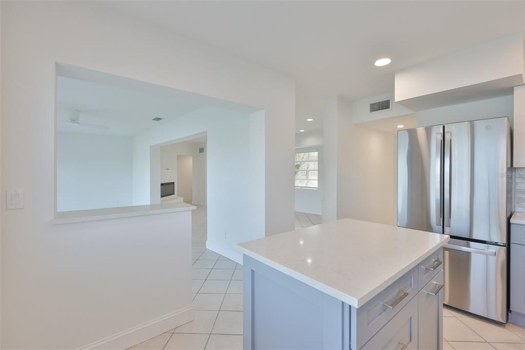 На продажу: $1,199,900 (0.15 acres)