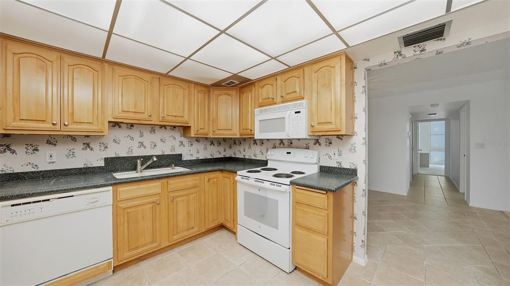 For Sale: $1,000,000 (2 beds, 2 baths, 1235 Square Feet)