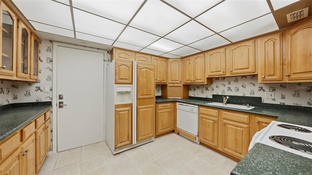 For Sale: $1,000,000 (2 beds, 2 baths, 1235 Square Feet)