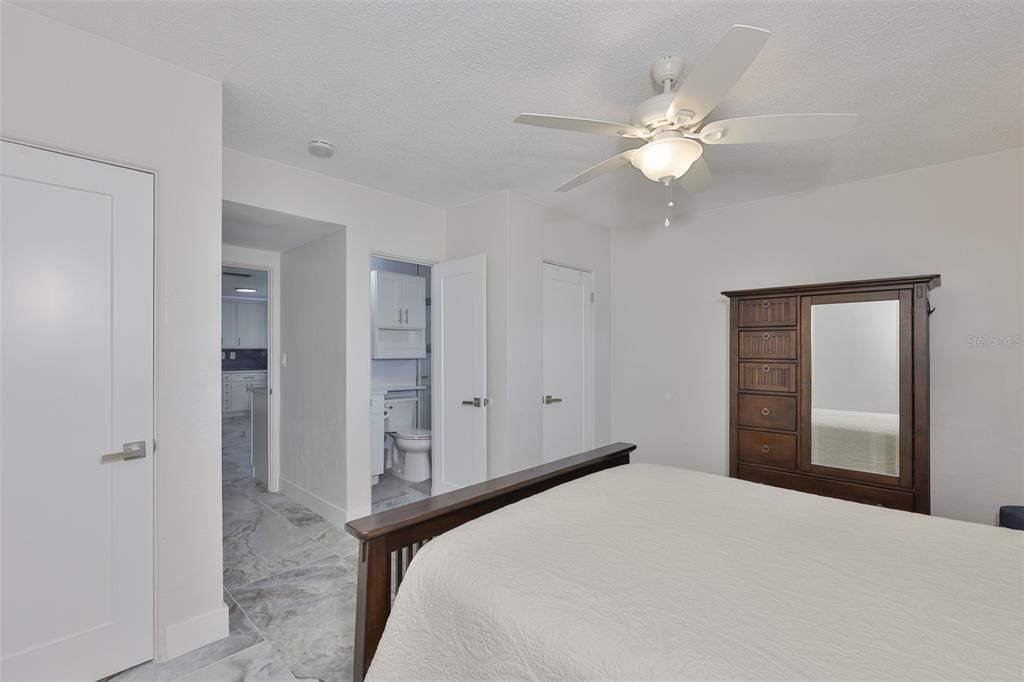 Activo con contrato: $959,900 (3 camas, 2 baños, 1600 Pies cuadrados)