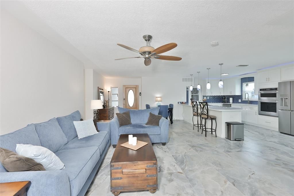 Activo con contrato: $959,900 (3 camas, 2 baños, 1600 Pies cuadrados)
