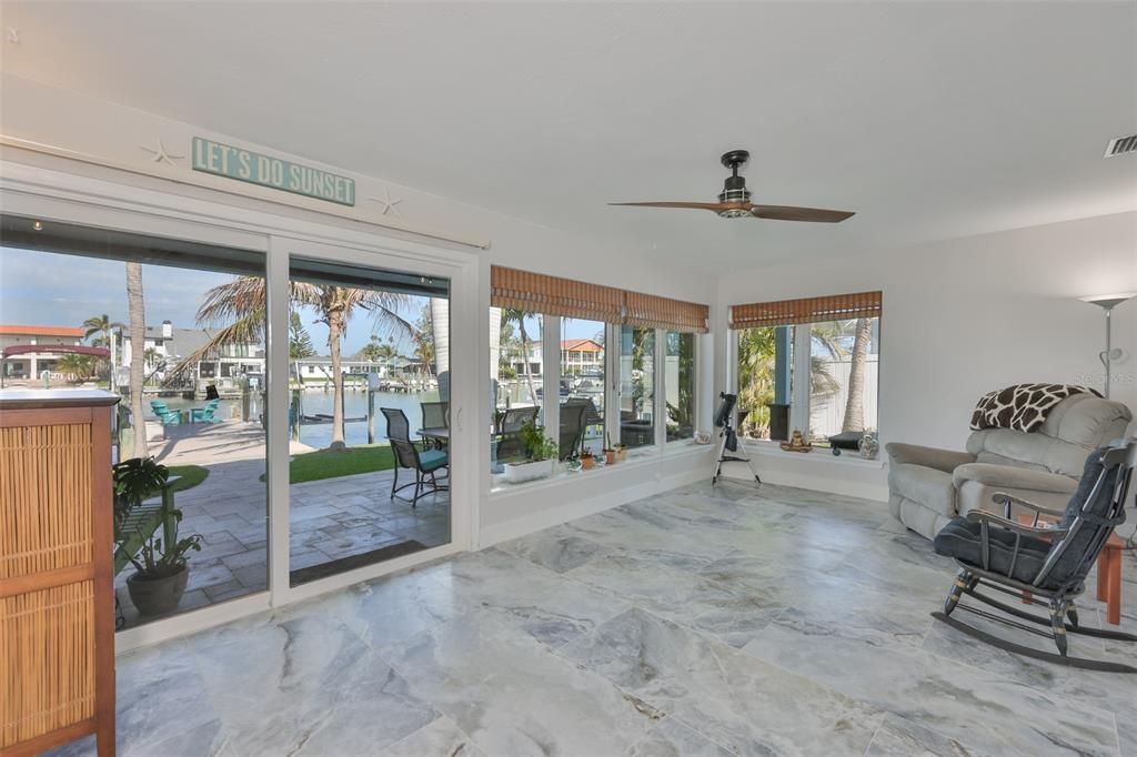 Activo con contrato: $959,900 (3 camas, 2 baños, 1600 Pies cuadrados)