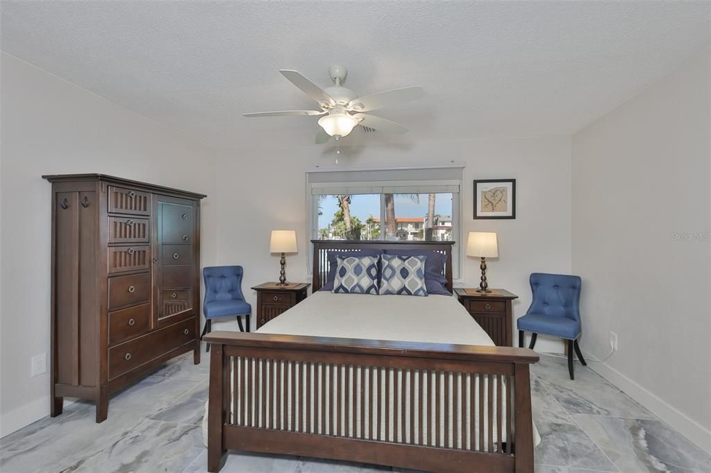 Activo con contrato: $959,900 (3 camas, 2 baños, 1600 Pies cuadrados)