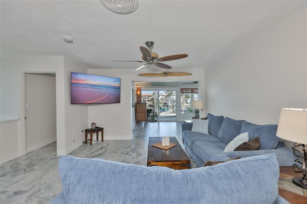 Activo con contrato: $959,900 (3 camas, 2 baños, 1600 Pies cuadrados)