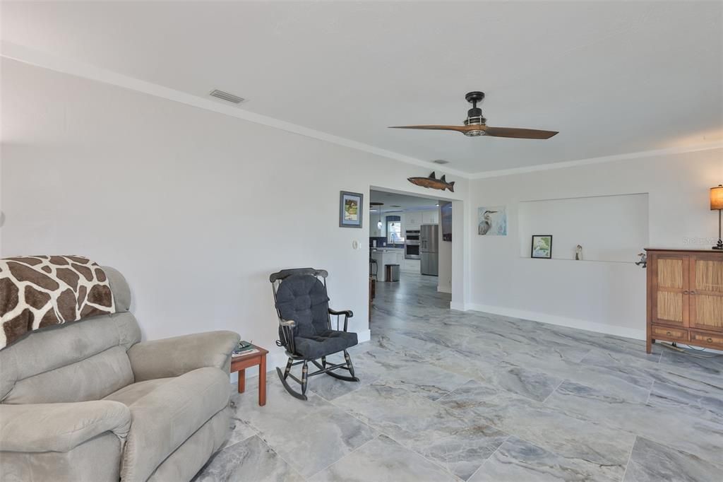 Activo con contrato: $959,900 (3 camas, 2 baños, 1600 Pies cuadrados)