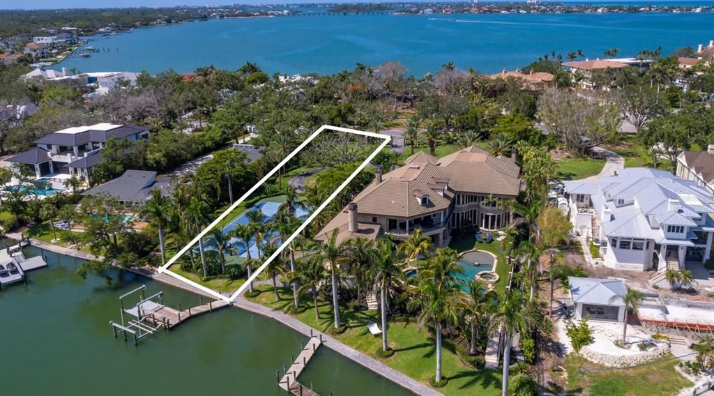 For Sale: $4,900,000 (0.84 acres)