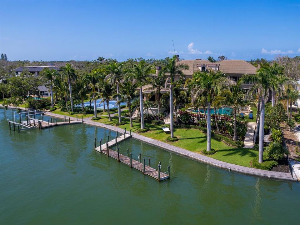 For Sale: $4,900,000 (0.84 acres)