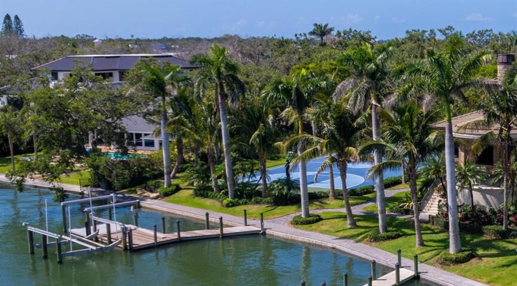 For Sale: $4,900,000 (0.84 acres)