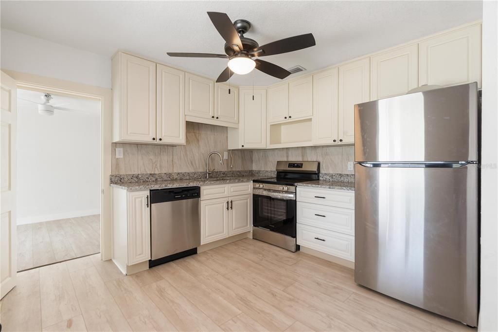 En Venta: $579,900 (4 camas, 3 baños, 2283 Pies cuadrados)