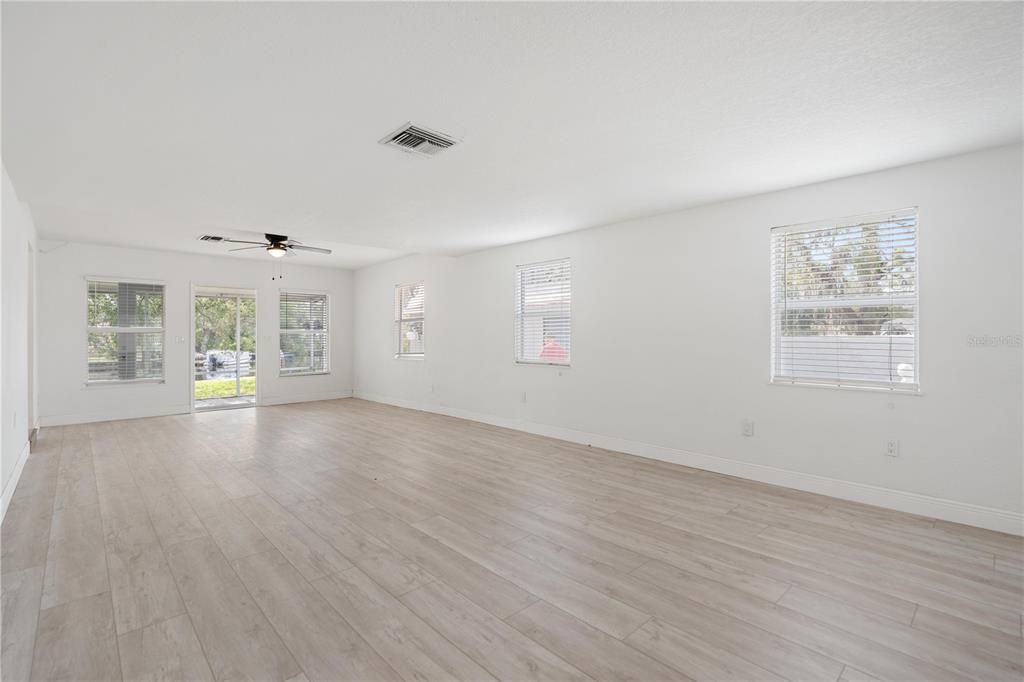 En Venta: $579,900 (4 camas, 3 baños, 2283 Pies cuadrados)