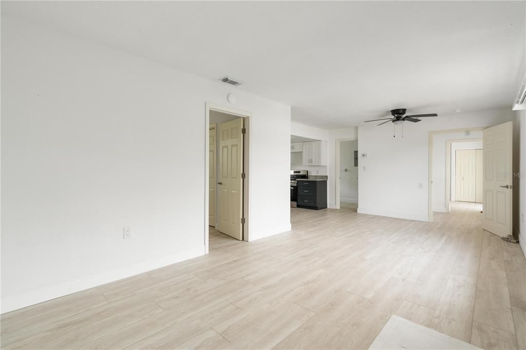 En Venta: $579,900 (4 camas, 3 baños, 2283 Pies cuadrados)