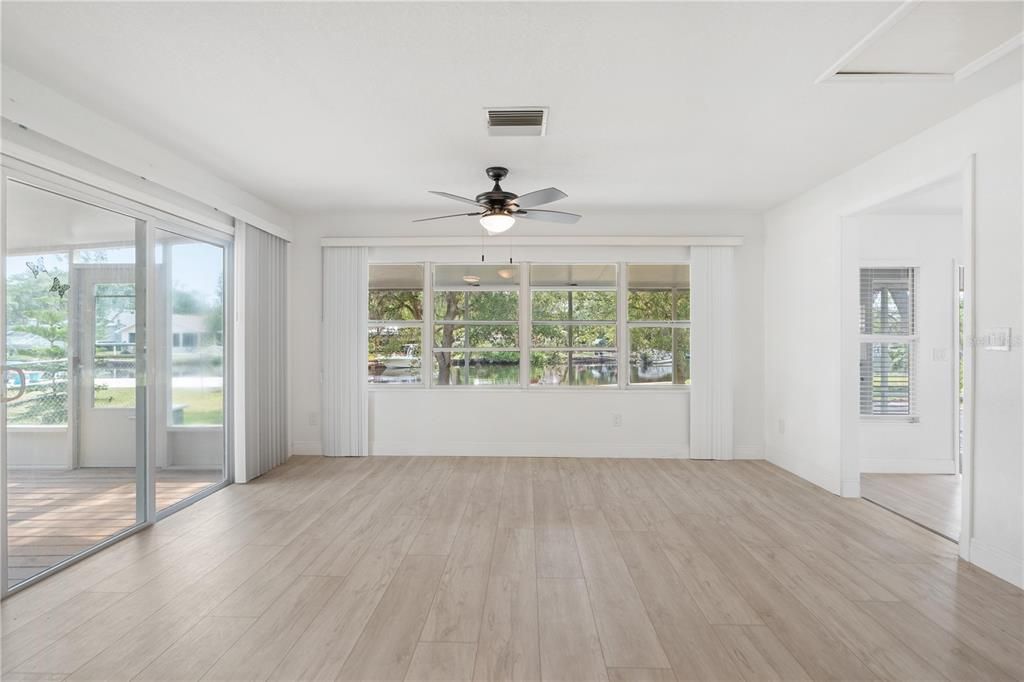 En Venta: $579,900 (4 camas, 3 baños, 2283 Pies cuadrados)