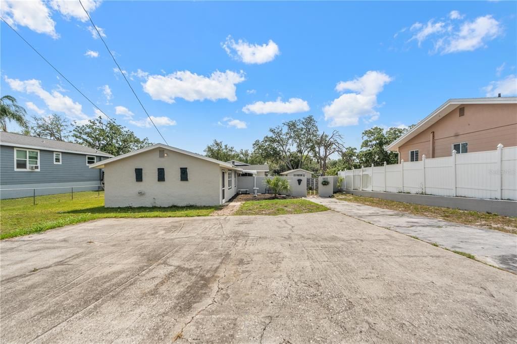 En Venta: $579,900 (4 camas, 3 baños, 2283 Pies cuadrados)