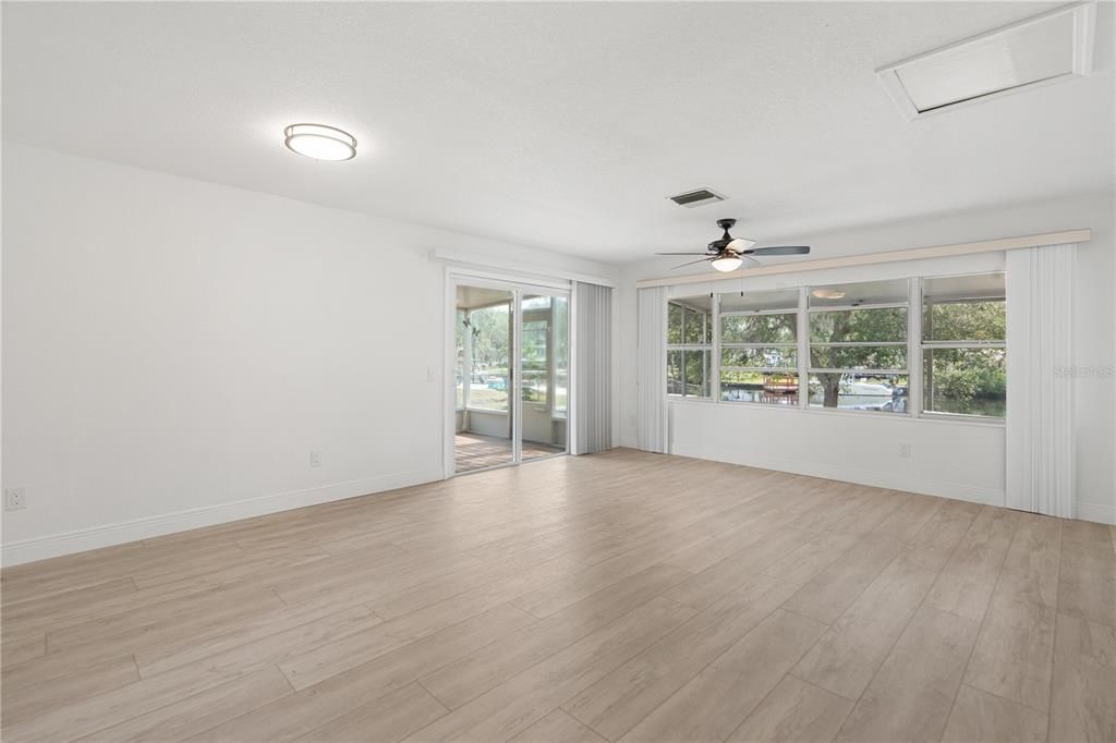 En Venta: $579,900 (4 camas, 3 baños, 2283 Pies cuadrados)