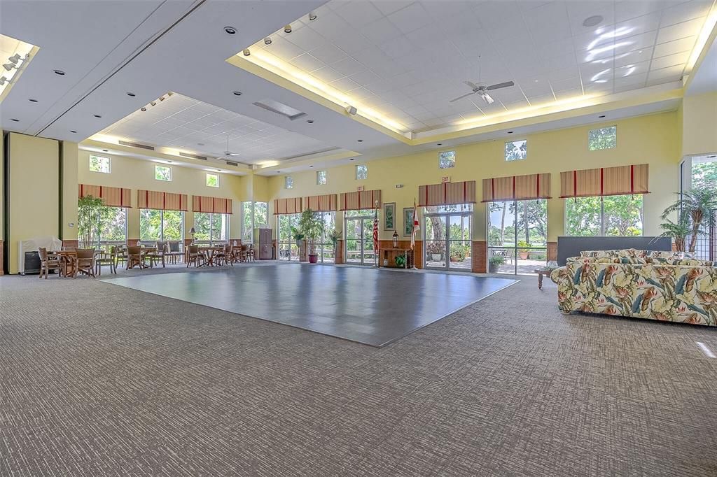 待售: $229,000 (2 贝兹, 2 浴室, 1368 平方英尺)