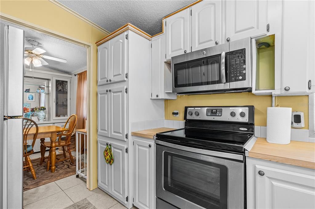 待售: $229,000 (2 贝兹, 2 浴室, 1368 平方英尺)