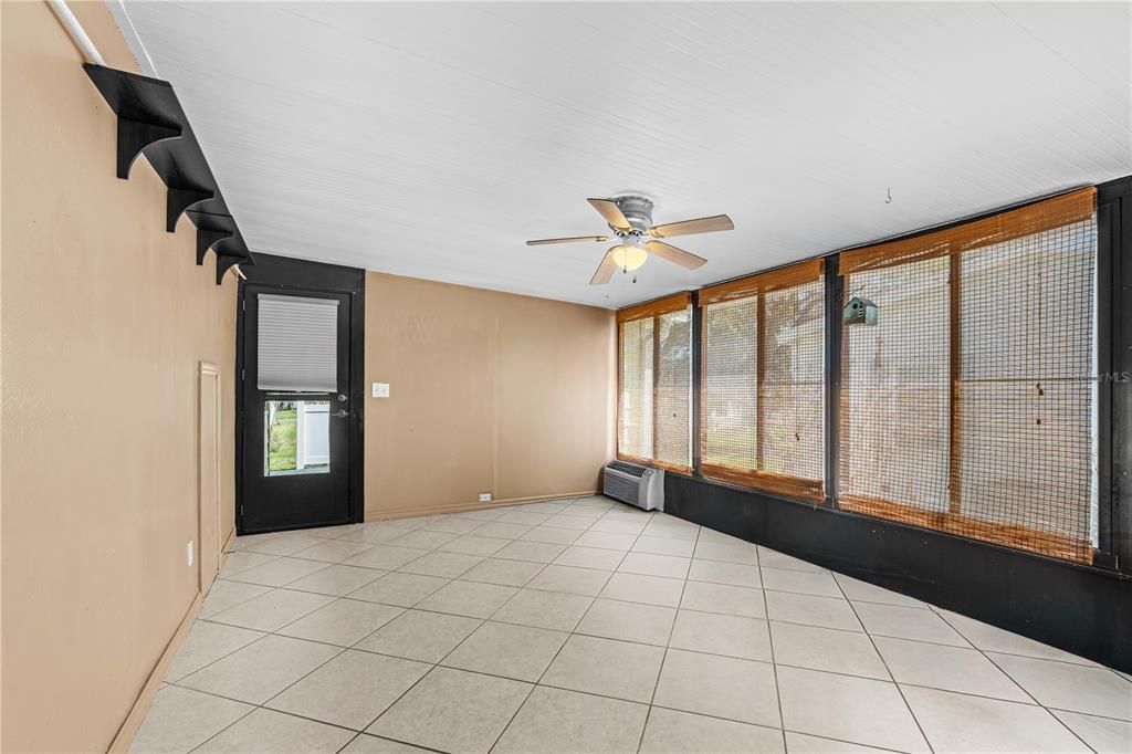 待售: $229,000 (2 贝兹, 2 浴室, 1368 平方英尺)