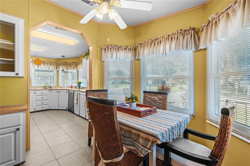 待售: $229,000 (2 贝兹, 2 浴室, 1368 平方英尺)