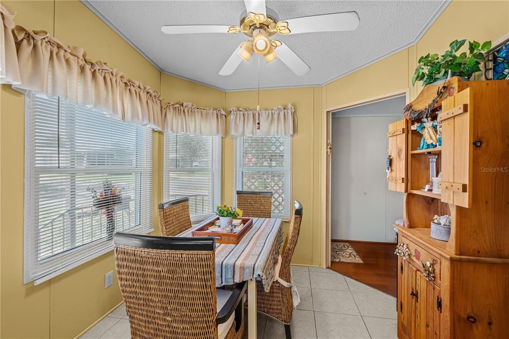 待售: $229,000 (2 贝兹, 2 浴室, 1368 平方英尺)