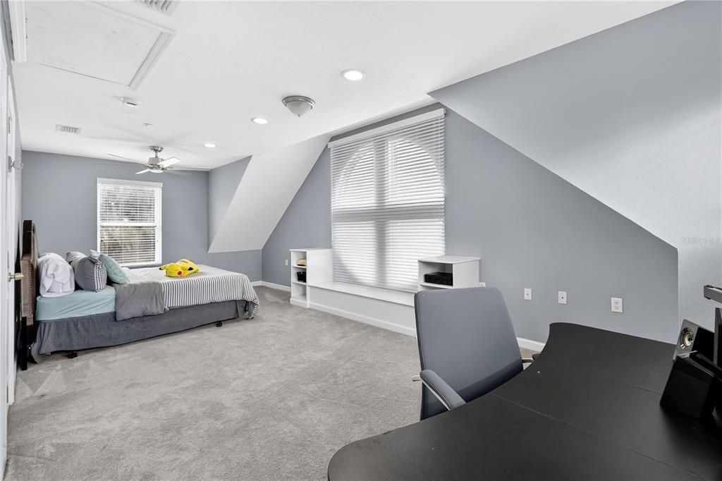 Active With Contract: $1,385,777 (5 beds, 3 baths, 3664 Square Feet)