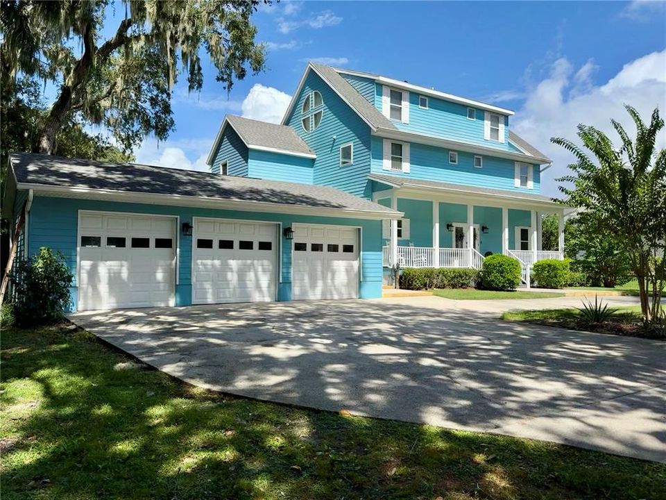 Active With Contract: $1,385,777 (5 beds, 3 baths, 3664 Square Feet)