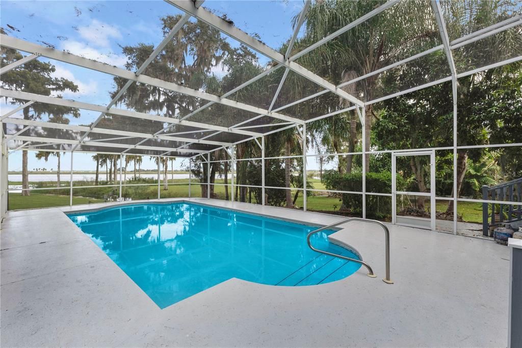 Active With Contract: $1,385,777 (5 beds, 3 baths, 3664 Square Feet)