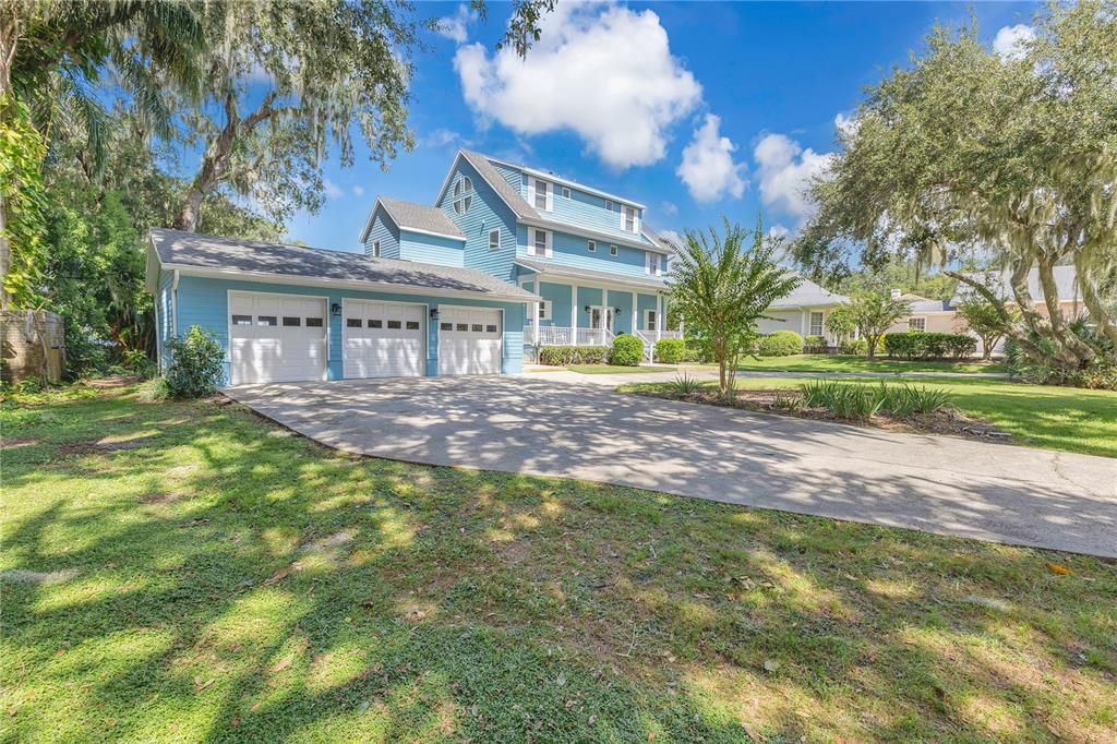 Active With Contract: $1,385,777 (5 beds, 3 baths, 3664 Square Feet)