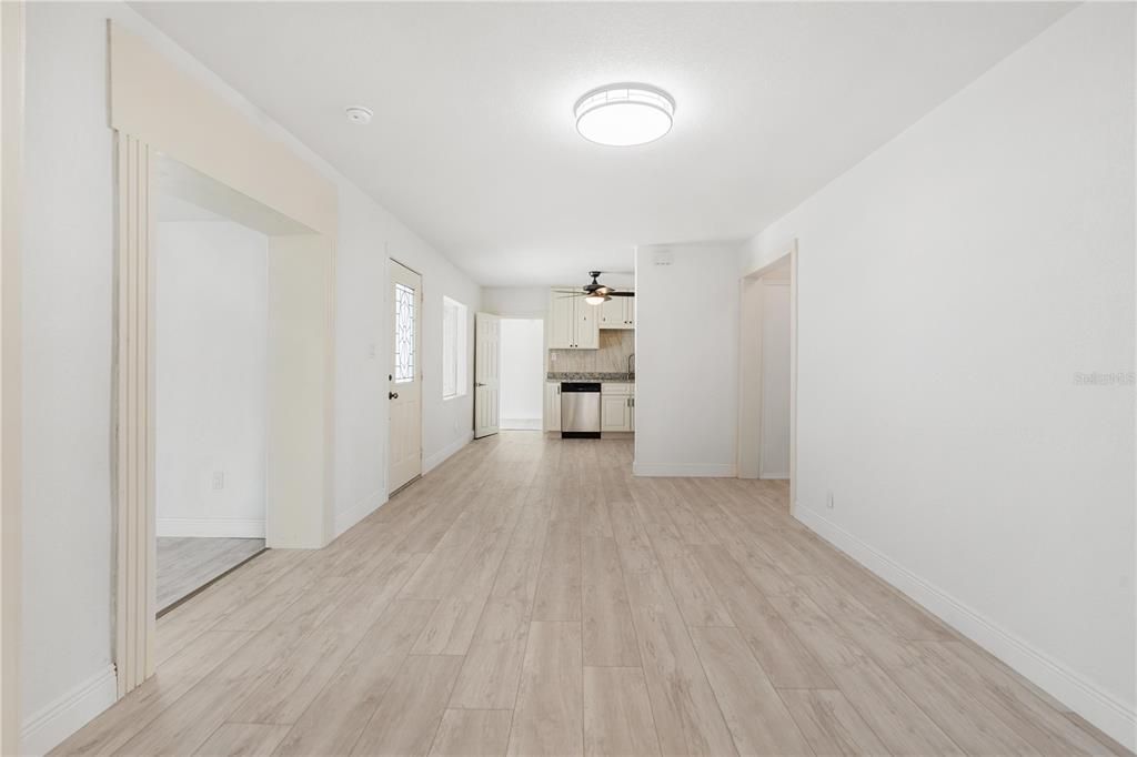 En Venta: $579,900 (4 camas, 0 baños, 2283 Pies cuadrados)