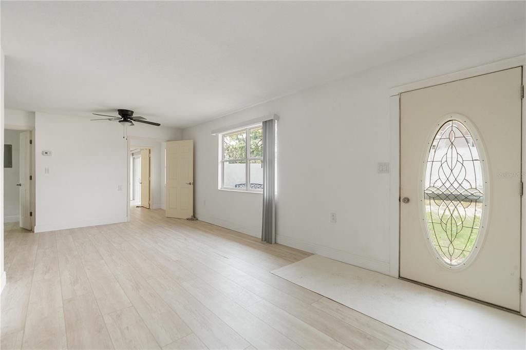 En Venta: $579,900 (4 camas, 0 baños, 2283 Pies cuadrados)