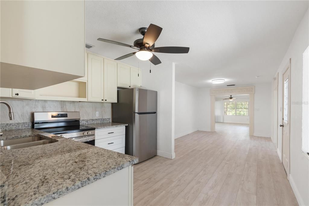 En Venta: $579,900 (4 camas, 0 baños, 2283 Pies cuadrados)