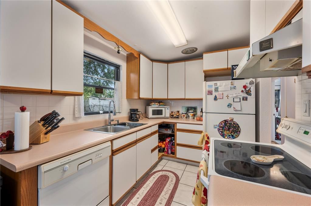 Под контрактом: $227,900 (3 спален, 1 ванн, 888 Квадратных фут)