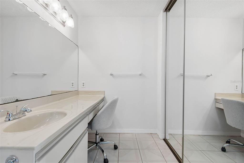 На продажу: $250,000 (2 спален, 2 ванн, 1275 Квадратных фут)