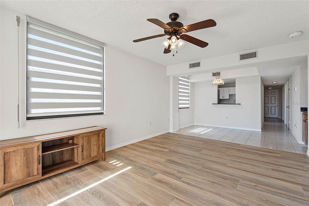 На продажу: $250,000 (2 спален, 2 ванн, 1275 Квадратных фут)