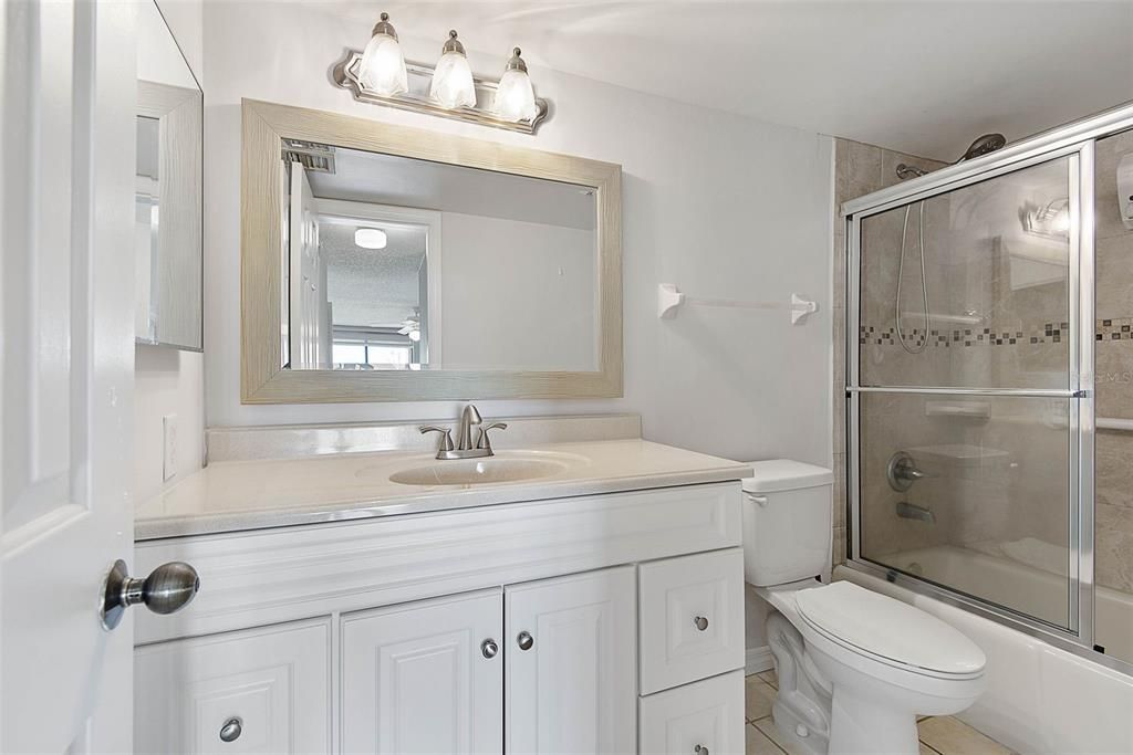 На продажу: $250,000 (2 спален, 2 ванн, 1275 Квадратных фут)