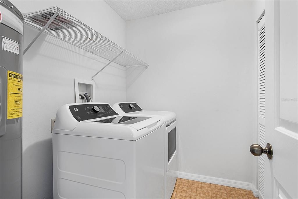 На продажу: $250,000 (2 спален, 2 ванн, 1275 Квадратных фут)