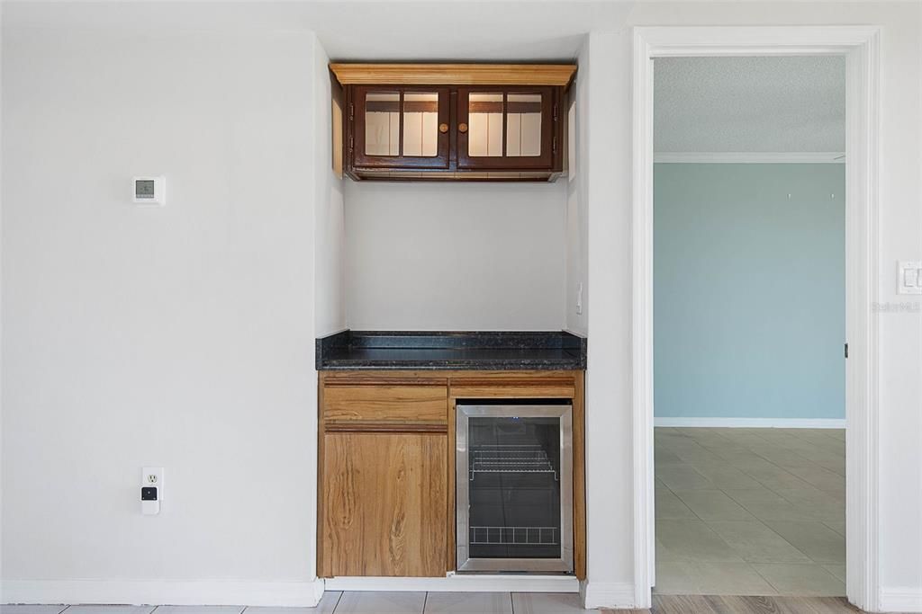 На продажу: $250,000 (2 спален, 2 ванн, 1275 Квадратных фут)