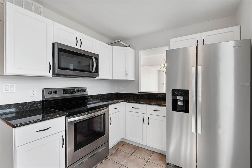 На продажу: $250,000 (2 спален, 2 ванн, 1275 Квадратных фут)