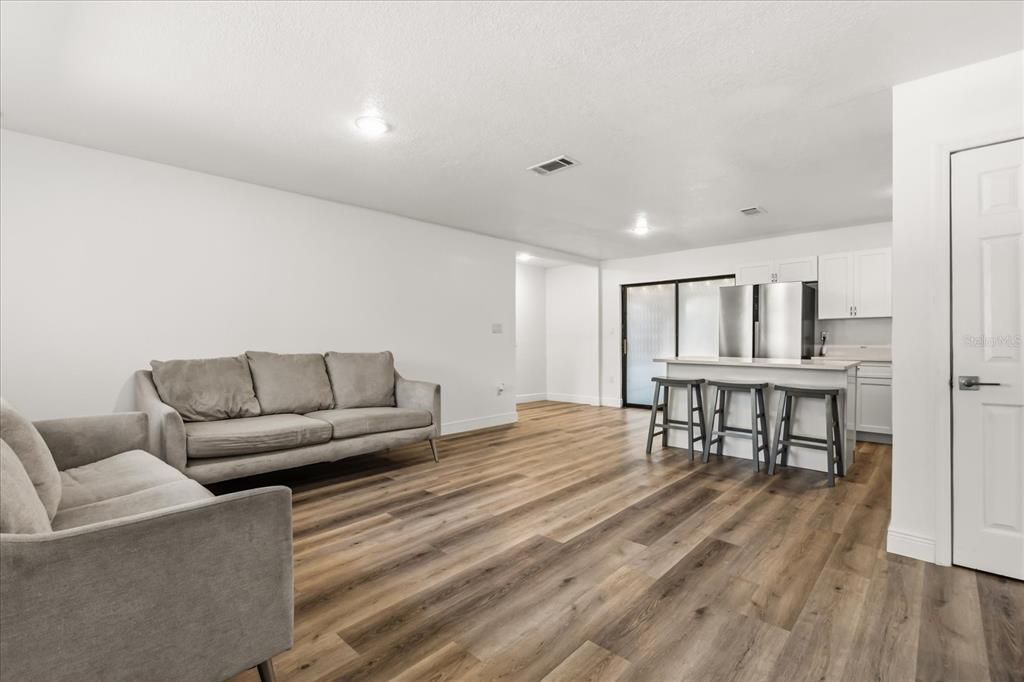 En Venta: $279,000 (4 camas, 2 baños, 1700 Pies cuadrados)