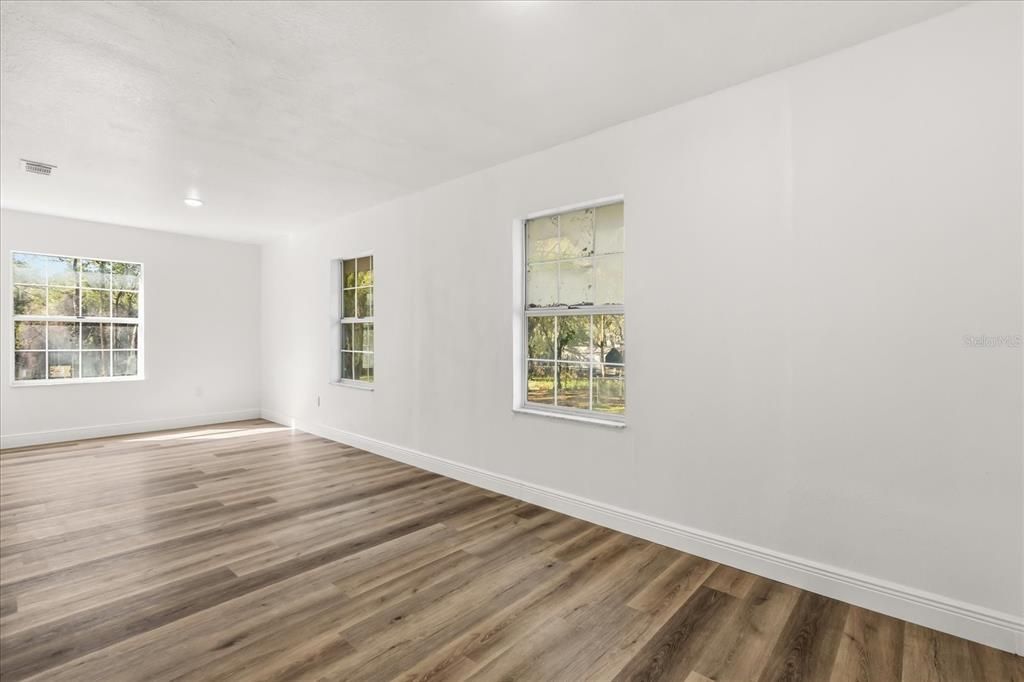 En Venta: $279,000 (4 camas, 2 baños, 1700 Pies cuadrados)