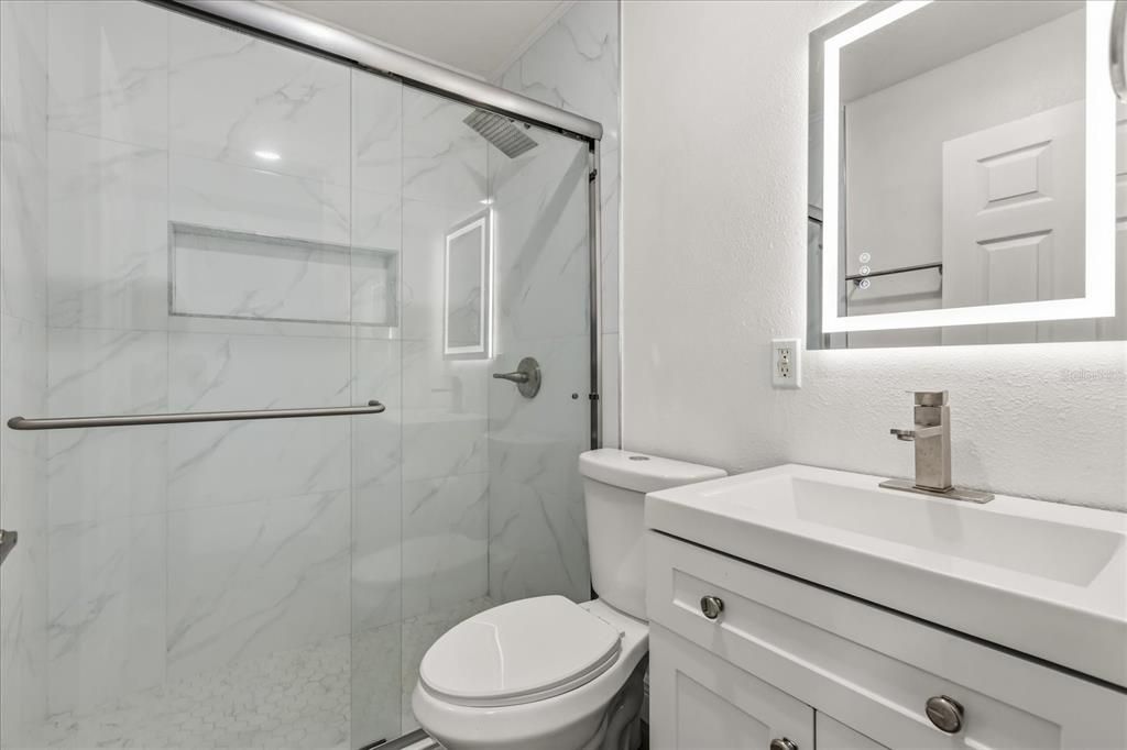 En Venta: $279,000 (4 camas, 2 baños, 1700 Pies cuadrados)