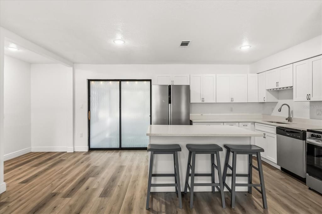 En Venta: $279,000 (4 camas, 2 baños, 1700 Pies cuadrados)